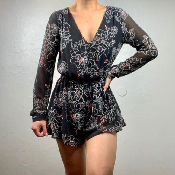 ASTR Black Floral Romper Size Medium Chiffon Boho Dark Romantic Festival Casual - Picture 1 of 16